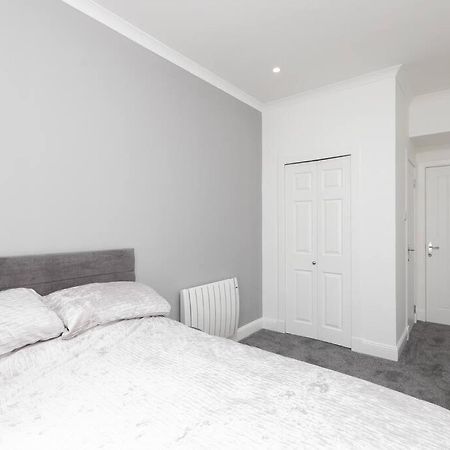 City Centre 2 Bedroom Flat With On Site Parking Perth Exteriér fotografie