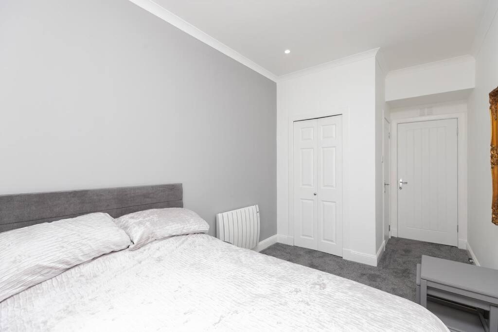 City Centre 2 Bedroom Flat With On Site Parking Perth Exteriér fotografie