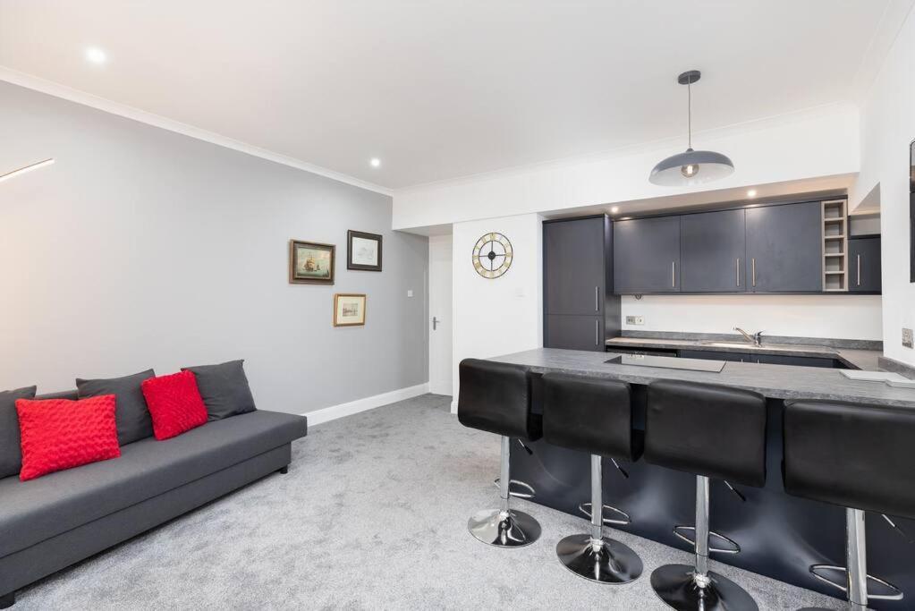 City Centre 2 Bedroom Flat With On Site Parking Perth Exteriér fotografie